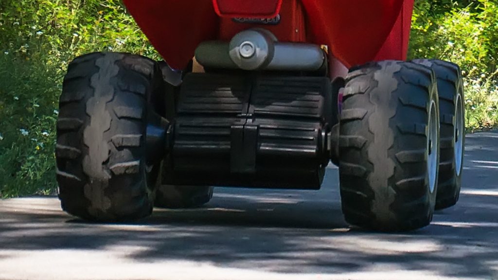 peg perego vs power wheels